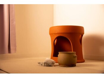 ユノカ(YUNOCA)の写真/【初回限定】黄土よもぎ蒸し￥2,500/ブッフェ形式で好みの香りを選びながら始める癒しの温活体験♪