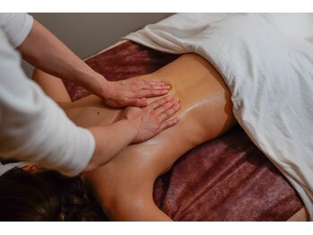 ミドラボ 恵比寿/温かい手で全身オイルマッサージ