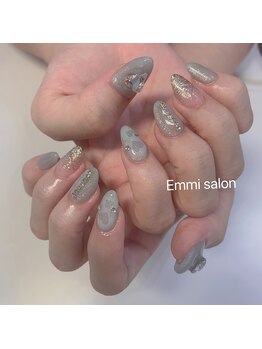 エミー(emmi)/