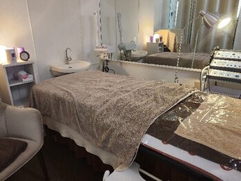 シミ・シワ・たるみケア専門店 越前屋の写真/《シミケア特化》蓄積したお悩み肌も徹底サポート♪角質をケアしてハリ・ツヤ満ちる理想の美白肌に◎