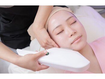 ファニービー 吹田店の写真/結果が語る、本気の肌改善！内側から輝くような水光肌を目指す贅沢ケアを★