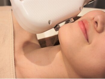 アイリス(IRIS)/顔脱毛-施術風景-