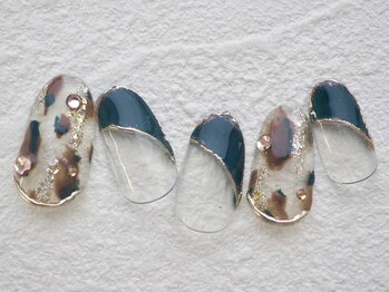 カトルナフ(quatre fois neuf)/初秋の大人レオパードネイル