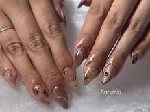 ラルミア(Rarumia)の雰囲気（Instagram @rarumia.nail）