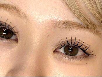 リナータ 三宮店(Rinata)の写真/LEDマツエク導入！《大人気の束感◇＆healty》自まつげとエクステが分かれず白目に被らずクリアな瞳に＊