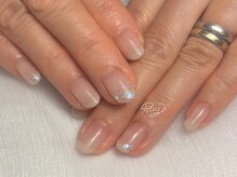 淡色ホワイトグラデ×さりげラメ