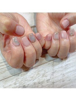 ネイルアンドまつ毛エクステ ルーナ イオン多摩平の森店/淡めカラー