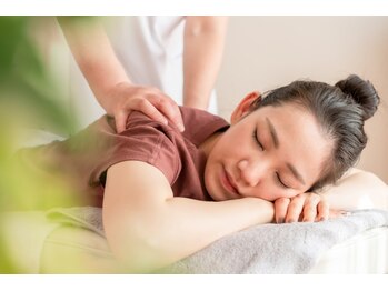 シャイミー 加古川店(Shimy)の写真/首・肩のつらさは姿勢から！！熟練の手技でこり固まった筋肉や骨を丁寧に整えて、心もカラダもスッキリ☆
