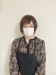 鶴田悦子(オーナー　アイデザイナー)