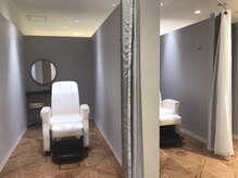 アナスタシア ミアレ 阪神梅田本店の雰囲気（半個室なので、気になる眉悩みも、気兼ねなく相談できます#眉毛）