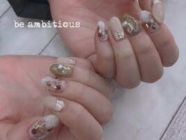 ベージュ×カーキ