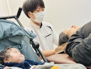はぴねす鍼灸整骨院 天六院の写真/【天神橋筋六丁目駅1分!★お子様同伴可】産後のママさんに大人気♪骨盤のずれや姿勢矯正をしっかり改善◎