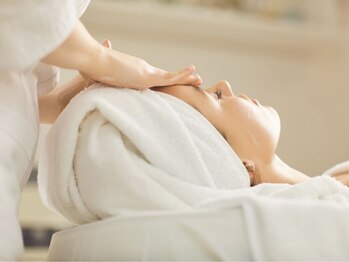 ワイスタイル(Ystyle)の写真/【理想の小顔に】透明感と小顔を一気にGET!ほうれい線やフェイスラインのもたつきが気になる方へオススメ