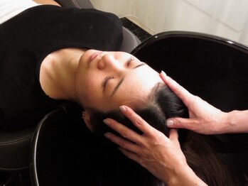 サロンドバニー(salon de bunny)の写真/ヘッドスパで頭皮のケアから首肩・デコルテケアまで◎寝てしまうほど気持ちが良い極上の体験を＊
