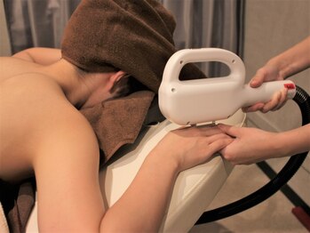 アイリス(IRIS)/手の甲・指脱毛-施術風景