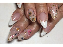 白フレンチ×ビジューアート