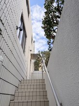 ポーラ 表参道店(POLA)/お部屋は階段の上