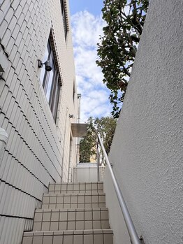 ポーラ 表参道店(POLA)/お部屋は階段の上