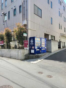 サンスターサレーヌ フェイシャルサロン 高田馬場駅前店/セブンイレブンの先、右側に