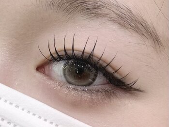 ビースリーアイラッシュ 長崎(B-THREE LASH)の写真/【圧倒的持続力*LEDマツエク導入◎】エクステの種類/本数/カール/長さ/太さ…細かくご選択いただけます★