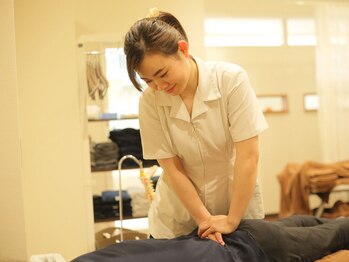 整体 骨盤調整サロン ボディライト フレンテ西宮店/全体のバランスを診ていきます