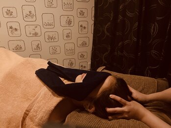 ニケ/ヘッド施術風景