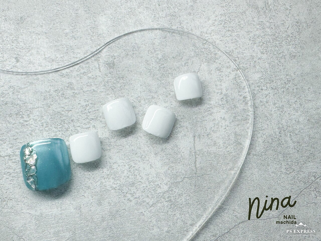 2025年秋トレンド】ホワイト ワンカラー フットのネイルデザイン