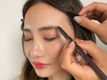 プラチナムドール なかもず店(PLATINUM DOLL)の写真/【メンズもOK！】美眉スタイリングでお顔の印象は変わる!骨格に合わせて最適な眉毛を提案!メイクも時短◎