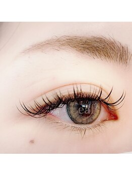 リーフ(Leaf)/目尻長めエレガントデザイン