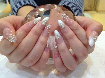 エスフィーネイルサロン ブリーユ(Esfy nailsalon Brille)/キレイ系ネイル