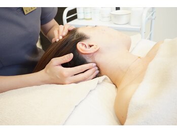 エイティ(Atey)/【伊勢崎】ヘッドスパ施術の様子