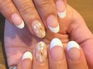 人気のフレンチネイルも個性を☆