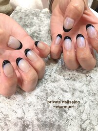 黒フレンチネイル