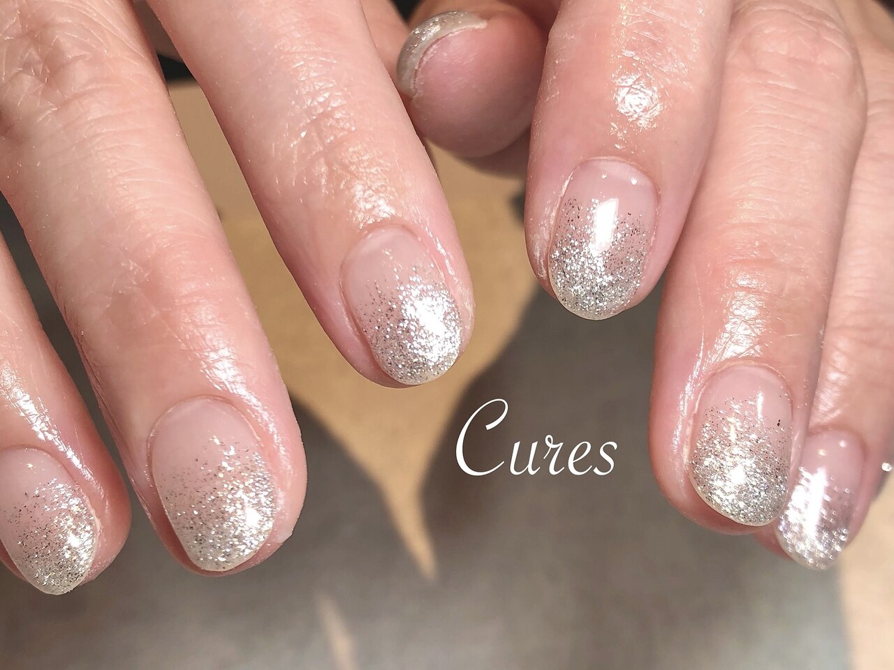 2026年冬トレンド】ラメグラデーション ハンド 夏のネイルデザイン集