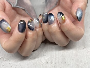 紺色もやもやネイル