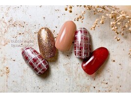 ガーリーチェックネイル