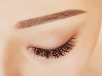 モエ ビューティーサロン(moe Beauty Salon)の写真/大人気LEDエクステ取り扱い◎圧倒的なモチの良さをご体感ください♪アイブロウとの同時施術も可能です！