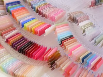 リム(Rym)の写真/カラー1,000色以上/トレンドパーツもご用意あり◎自分好みのデザインでずっと眺めていたくなる指先に★