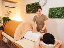 ウトウト(UTOUTO)の雰囲気（琉球温熱療法　専用の温熱器を使い体の深部に熱を入れていきます）