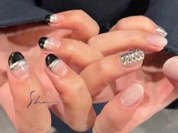 シー(SHE)/ちぐはぐネイル