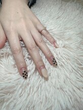 スピードネイル アンド アイ 宇土シティモール店/グレージュ×ドット¥7150