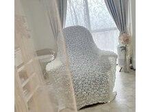 シャルム(charme)の雰囲気（ふかふかリクライニングチェアで寝ながらネイルができます）