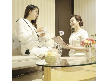 レナータ バイ アフロスクィーン(Renata by Aphros Queen)/カウンセリング風景