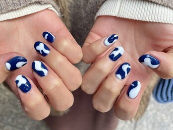 ア―ジュポシェフリル 天神西通り店(age poche Frill)/変形フレンチネイル