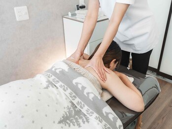 グリッタープラス(glitter plus)/首から背中にかけてしっかりと