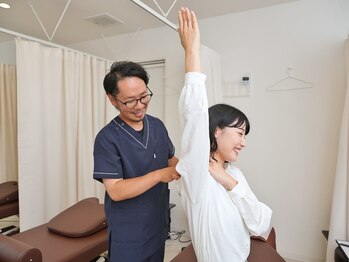 武庫之荘駅前鍼灸接骨院の写真/【美容と健康◎】猫背・巻き肩・腰痛・産前産後の骨盤の歪み…姿勢分析から行い不調を繰り返さない身体へ！