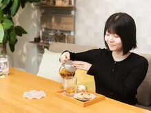 Esthetic Salon jouerの雰囲気（施術後はお茶とお菓子をお召し上がりいただけます）