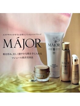 ルッチョラ(Lucciola)/マジョール化粧品使用