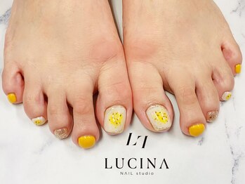 ネイルスタジオ ルキナ(LUCINA)/c-230 ミモザフットネイル