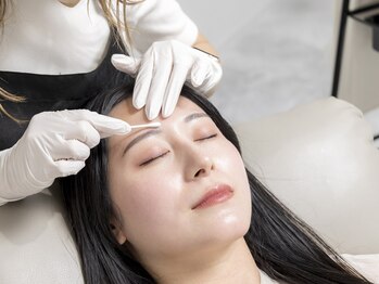 アイブロウサロン EYE like me [眉毛専門店]横浜店2nd 【12月3日OPEN予定】/ HBL手順5:お肌の保護